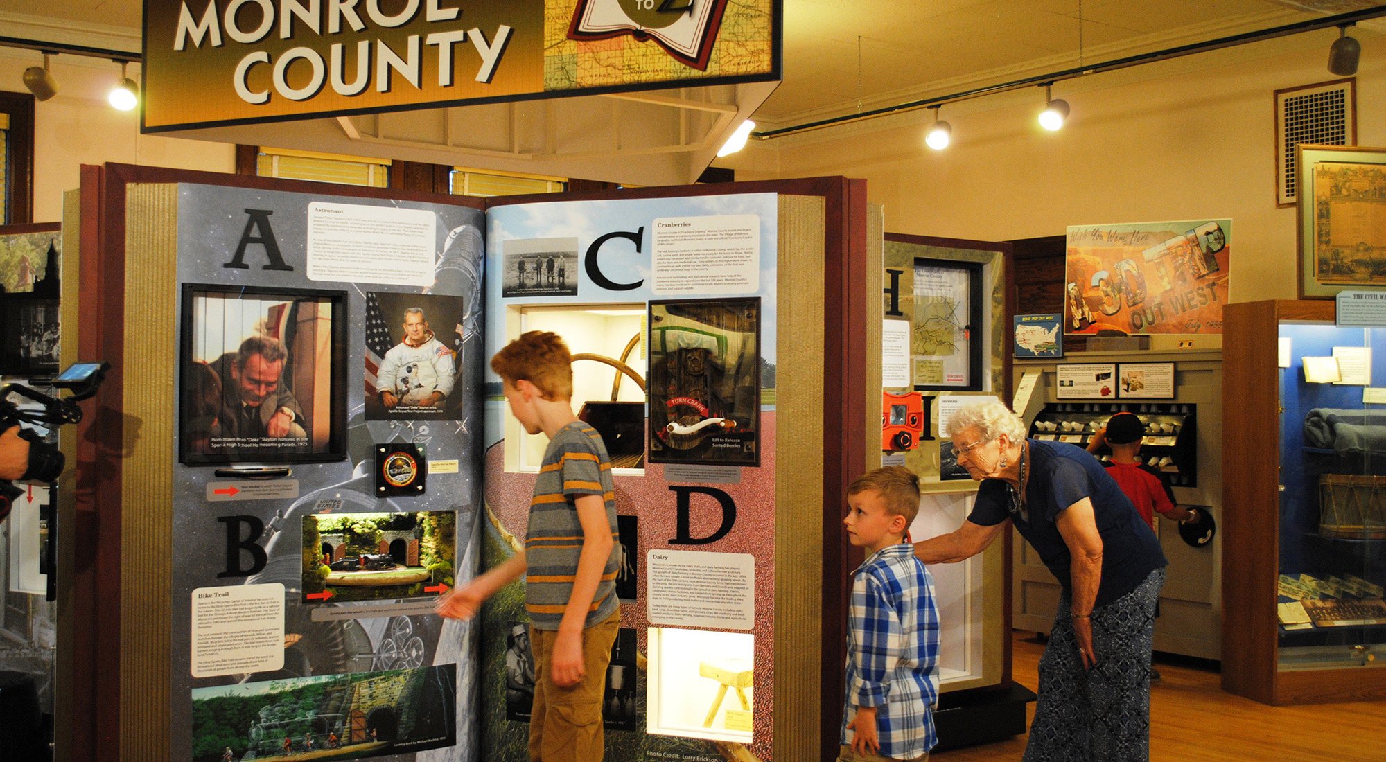 Welcome 
 The Monroe County Local History Room's purpose is to connect people to the past in a meaningful way. 

 Use this site to learn more about the MCLHR Museum and Research Library.